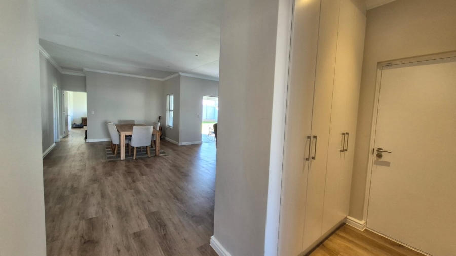 To Let 4 Bedroom Property for Rent in Sunningdale Western Cape